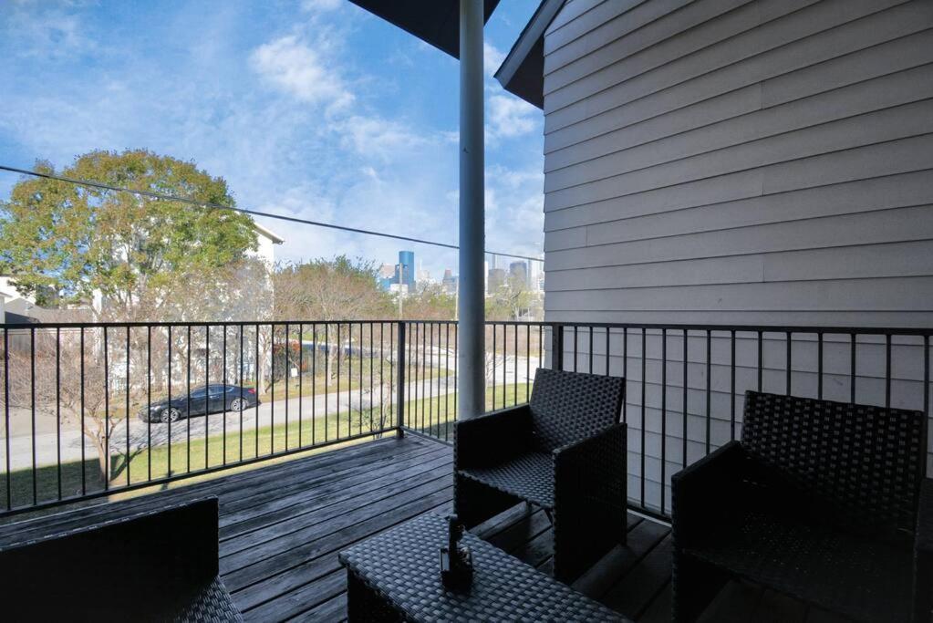 3br/3.5ba Three Story East Downtown Townhouse With View * Houston