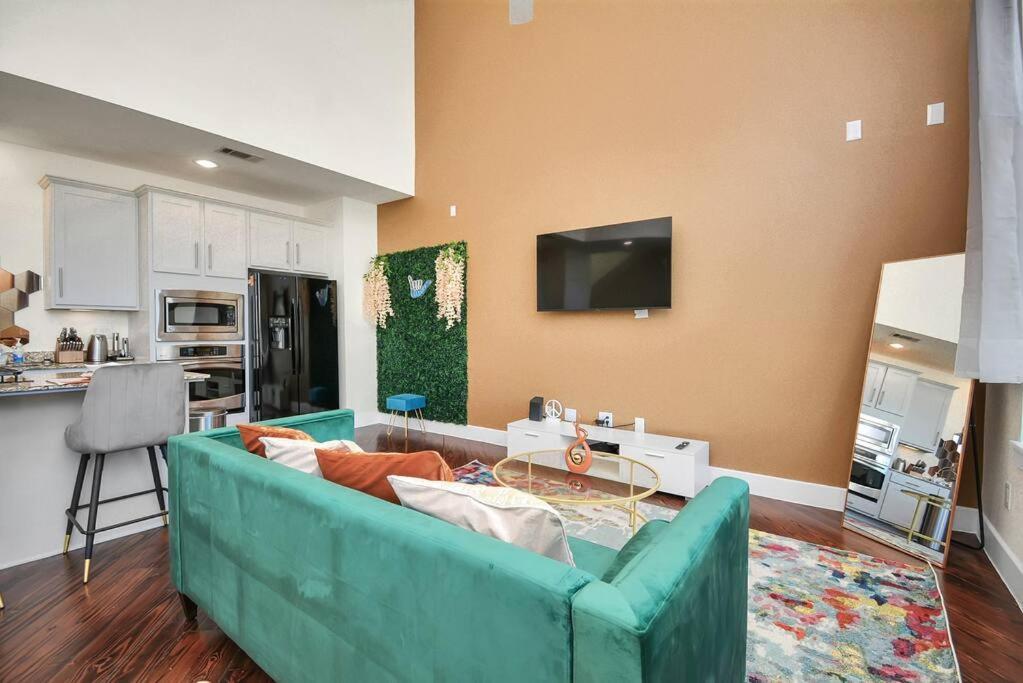 Holiday home 3br/3.5ba Three Story East Downtown Townhouse With View