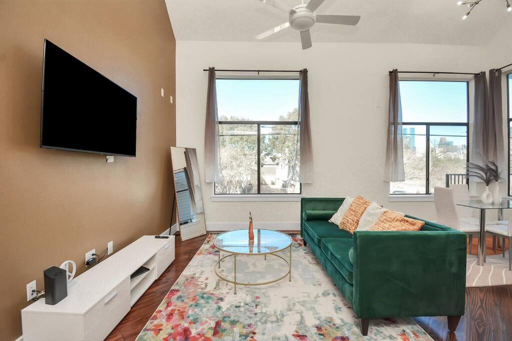 3br/3.5ba Three Story East Downtown Townhouse With View Сasa de vacaciones