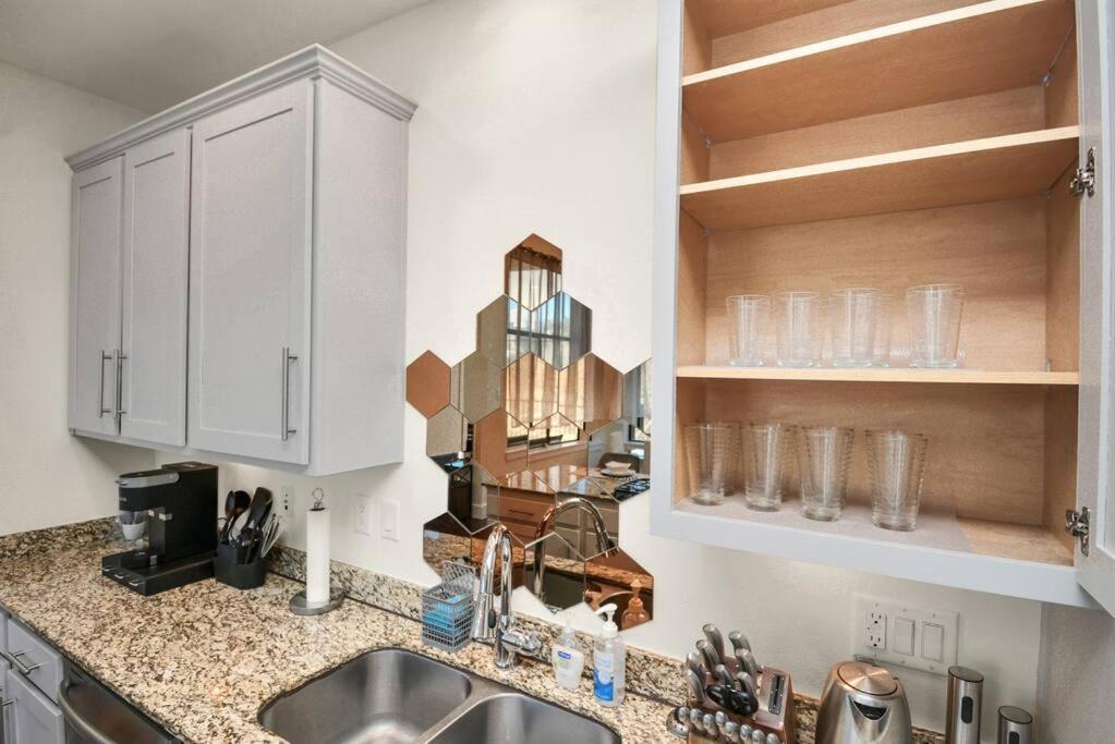 Сasa de vacaciones 3br/3.5ba Three Story East Downtown Townhouse With View Houston