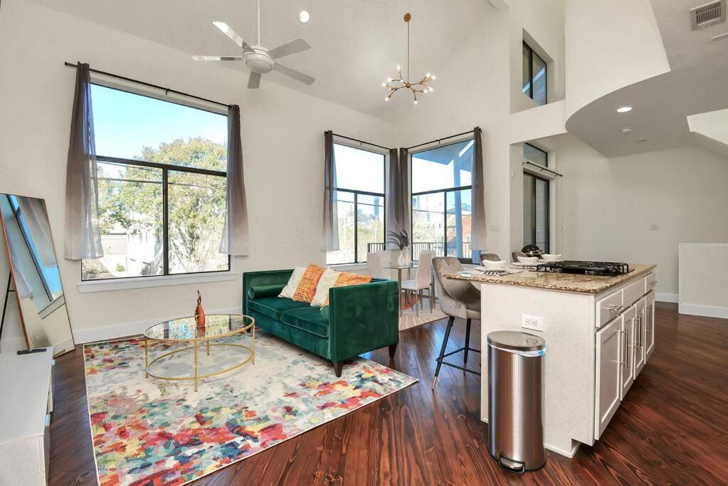 Сasa de vacaciones 3br/3.5ba Three Story East Downtown Townhouse With View Houston